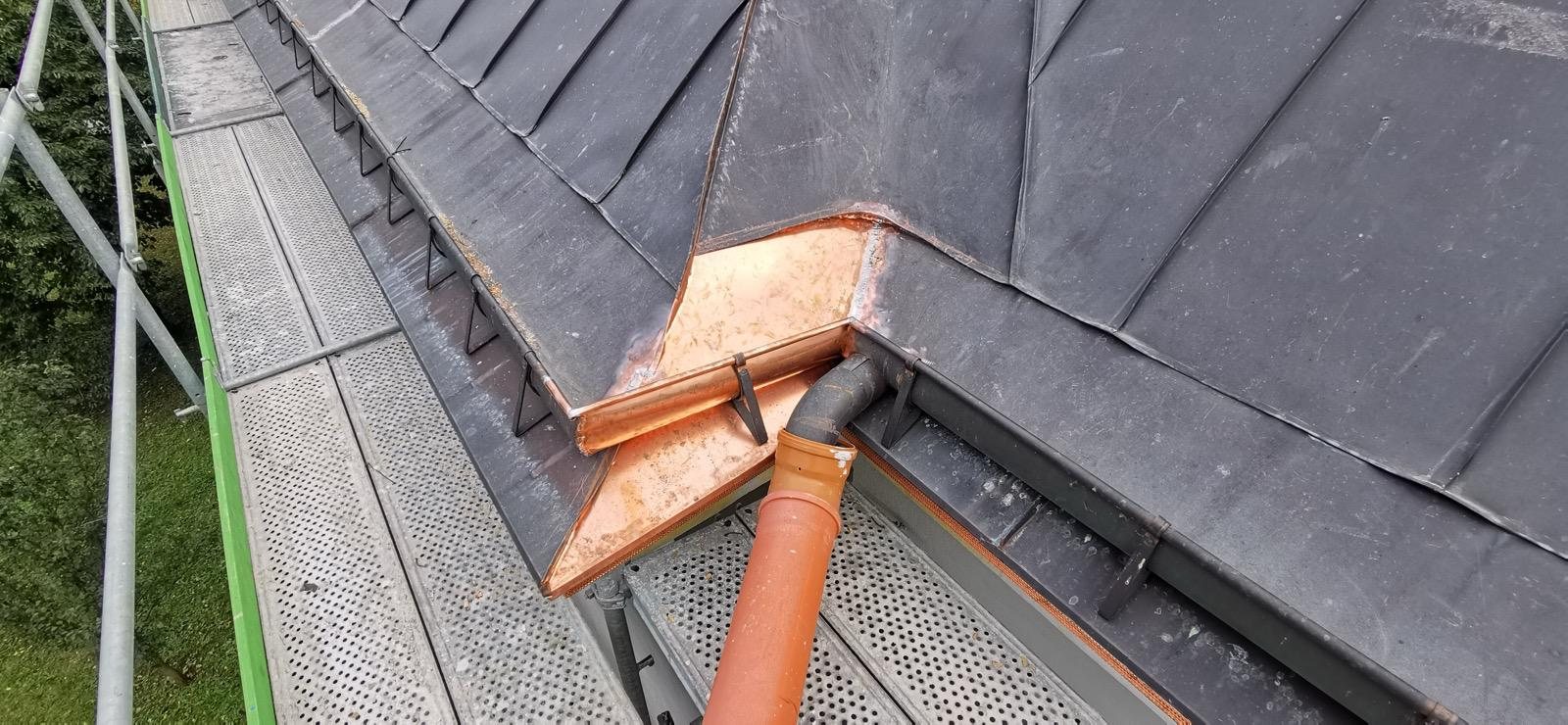 Medený detail strechy kostola v Strečne